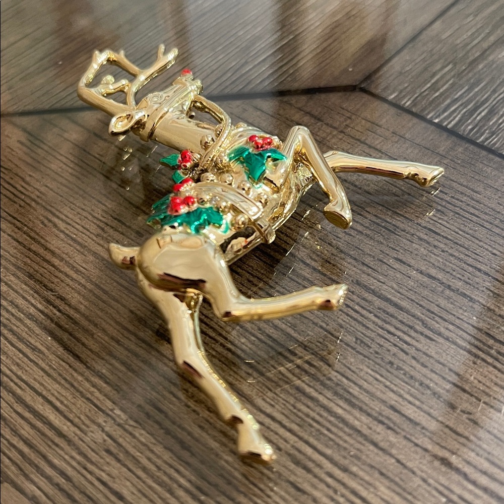 Large Vintage Gold-tone Reindeer with Holly Accents Brooch Holiday Pin - Picture 7 of 15